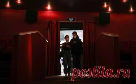 Сенаторы предложили покупать западное кино через Белоруссию. Минкультуры и Минцифры выступили против принудительного лицензирования, которое позволит показывать зарубежное кино без разрешения правообладателя. Сенаторы предложили покупать западные фильмы в Белоруссии