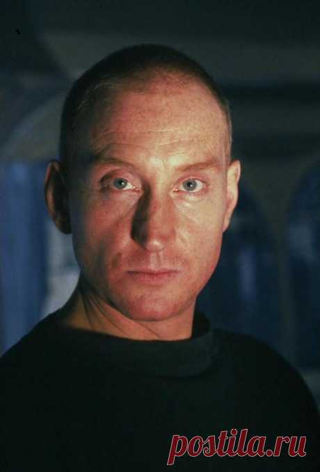 Чарльз Дэнс