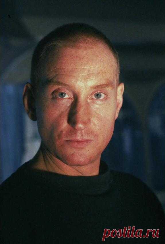 Чарльз Дэнс