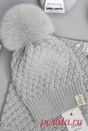Описание вязания шапки с пампоном спицами