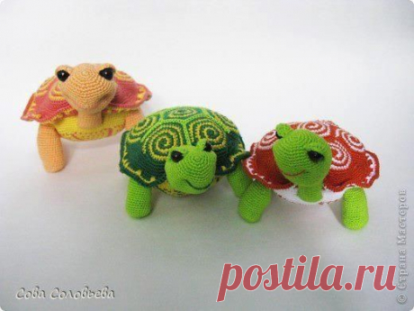 Tortue au crochet , pas à pas en images ! - Crochet   Passion  Voici des ravissantes tortues , à la belle carapace colorée et aux yeux incrustés , avec un pas à pas en images , réalisé et partagé par " Jeannette Jeraldine " ( facebook ) !































Vidéo tortue pour vous aider à avancer dans...