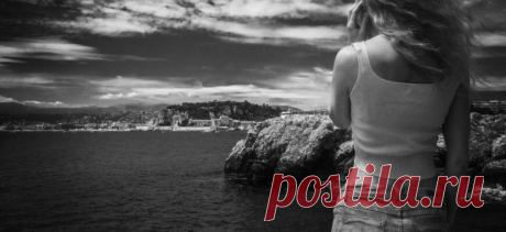 Как забрать себя от бывшего партнера
Иногда чертовски жаль, что нет кнопки «вкл/выкл» для наших чувств. Переживания и объективная реальность порой живут отдельными жизнями. Даже официальный гриф «Отношения закончены» не значит, что они закончены. Бывает, и бумаги оформили, и друзей предупредили, и разъехались, даже новый партнер появился. Но те отношения длятся — внутри. Через открытую страницу бывшего в соцсети. Сравнения с […]
Читай пост далее на сайте. Жми ⏫ссылку выше