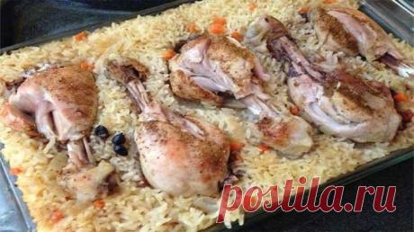 "Ленивый рис" с курицей "Ленивый рис" с курицей - очень простой рецепт сытного блюда, которое можно приготовить очень быстро: сложить все в жаровню - и в духовку!