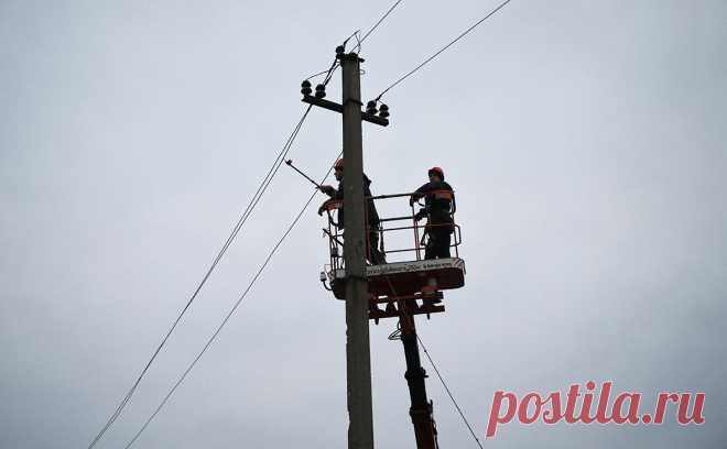 Часть Херсонской области осталась без света из-за аварии на электросетях. Электричества нет в пяти районах: Чаплинском, Новотроицком, Геническом, Ивановском и Каховском. Ведутся восстановительные работы, у части потребителей уже появился свет