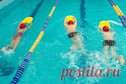 Назван способ научить ребенка плавать за 45 минут