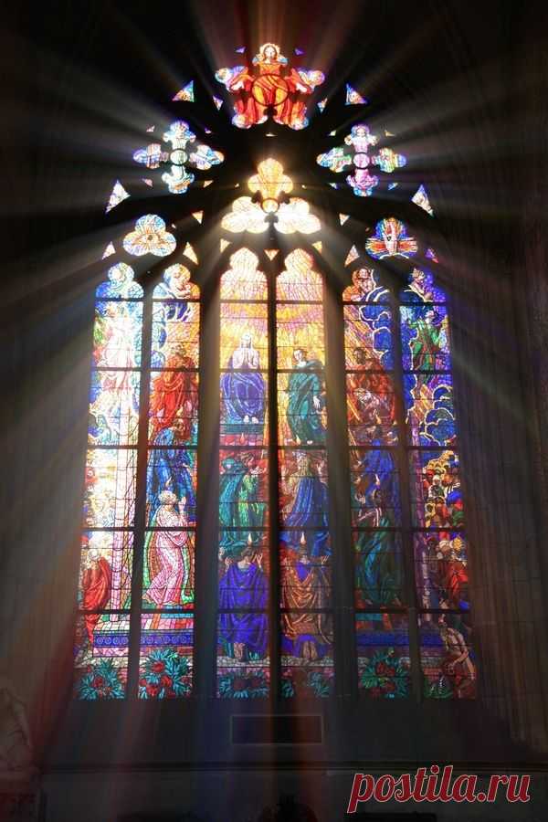 "Let there be light" by Clare Forster on 500px - This is one of the many stained glass windows in Prague Cathedral.
fivehundredpx от Clare Forster  |  Найдено на сайте 500px.com.