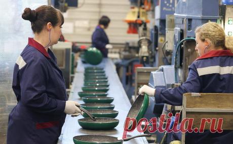 Экономисты ЦБ оценили варианты замещения импорта в «новой реальности». Сама необходимость в импортозамещении снижает уровень жизни в стране, даже если оно эффективно, показало исследование экономистов Банка России. Но чем хуже идет импортозамещение, тем больше деградирует экономика