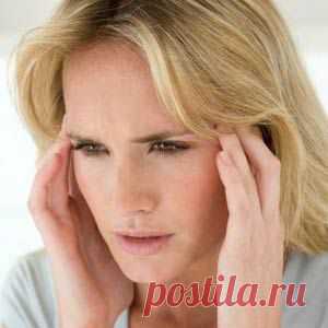 Головная боль — состояние пусть и не смертельное, но изрядно изматываюшее. А как быть, если боль бьет по нервам с регулярной периодичностью? 
Причины ее возникновения до конца не ясны. Известно только, что для этого много самых различных предпосылок, начиная от образа нашей жизни и стрессов вплоть до неудачного стула на рабочем месте или неправильной подушки для сна. Грозит отозваться головной болью все, что при определенной конституции человека вызывает напряжение мышц тела.