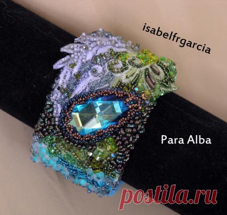 ISABEL FR GARCÍA: guipur embroidery, swarosqui bordado con delicas