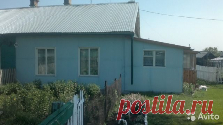 Продается 1/2 часть дома (39 м²) на участке 12.3 сот. после капитального ремонта.Дом на 2 половины. Отдельных вход. В доме: комната, зал, кухня-гостиная, прихожая, санузел. Вода, электричество в доме, печное отопление. Окна ПВХ. Двери новые межкомнатные, входная дверь металлическая. Надворные постройки, баня с летней кухней. Ворота металлические, есть место для машин. Участок разработан с посадками. Рассмотрю обмен на квартиру в Кемерово или в Брянске.Все вопросы по телефону 89609297364 Татьяна