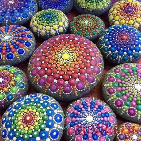 Фантастическая точечная роспись на гальке