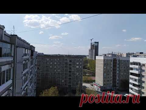 Смотрю из окна репетицию авиапарада ..