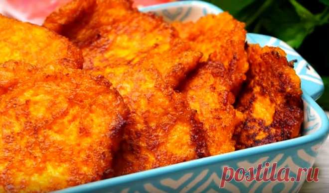 Морковные оладьи на завтрак: до чего быстро, просто и вкусно! Морковные оладьи подаем на завтрак или полдник со сметаной (или любимым соусом). Мои домашние просят такую выпечку очень часто, да я и не против: вкусно, ароматно – и очень полезно. Тем более, что времени на готовку уходит по минимуму.
