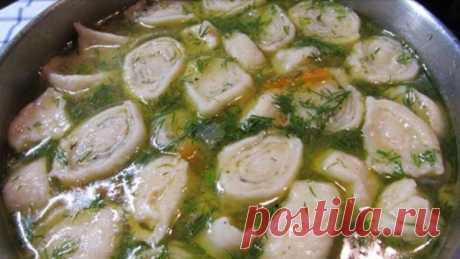 КУРИНЫЙ СУП С ЧЕСНОЧНЫМИ РУЛЕТИКАМИ