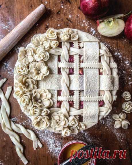 Шедевры оформления пирогов от batterednbaked (инст)