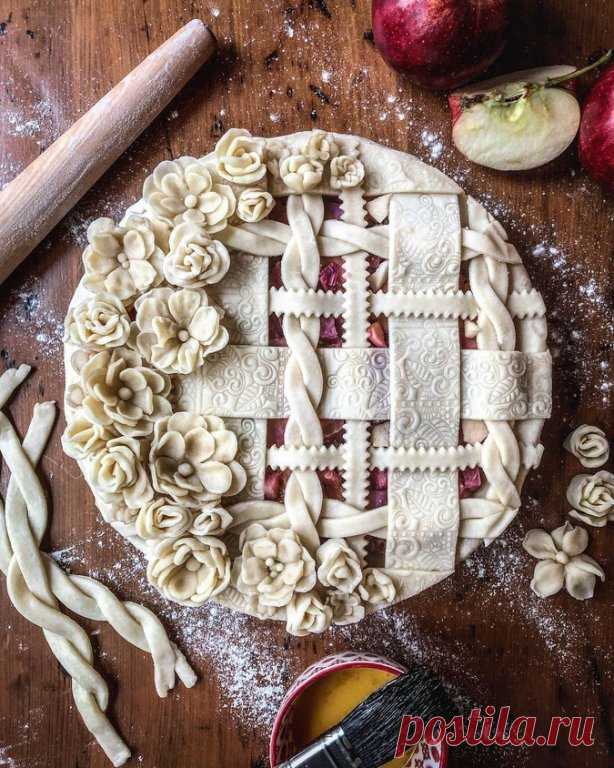 Шедевры оформления пирогов от batterednbaked (инст)