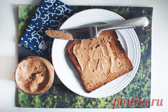 How to Make Almond Butter - Wake the Wolves