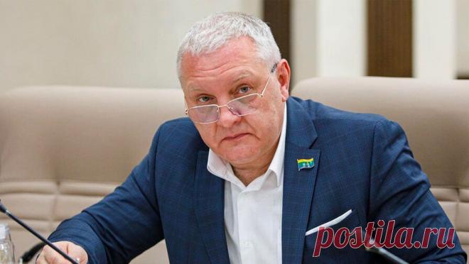 Уральский депутат предложил ходить пешком тем, кто недоволен повышением цен на проезд. Депутат из Екатеринбурга Александр Колесников порекомендовал ходить пешком тем, кто не согласится с новыми тарифами на проезд. Об этом сообщает агентство "ФедералПресс". На заседании комиссии по бюджету и экономическому ...