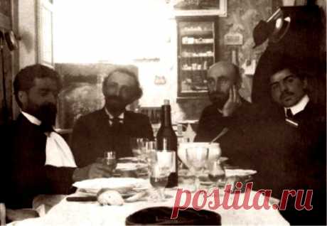 Հանճարաբույլ։)
 Ձախից` Հովհաննես Թումանյան, Արշակ Չոպանյան, Կոմիտաս, Ռուբեն Սևակ