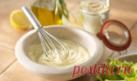 К праздничному столу: ВЕГЕТАРИАНСКИЙ МАЙОНЕЗ 

Советуем взять на заметку вегетарианский рецепт майонеза - он наверняка совсем скоро вам пригодится

По цвету домашний майонез немного темнее магазинного, но гораздо полезнее и вкуснее. Хранить его можно в холодильнике несколько дней.

2 ст. л. льняной муки
60 мл воды
125 мл растительного масла
1-2 ч. л. горчицы
2 ст. л. лимонного сока
соль и сахар по вкусу

В льняную муку влейте воду и нагрейте. Постоянно перемешивайте пока н...