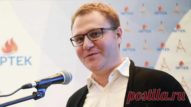 Помощника Медведева внесли в список санкций ЕС