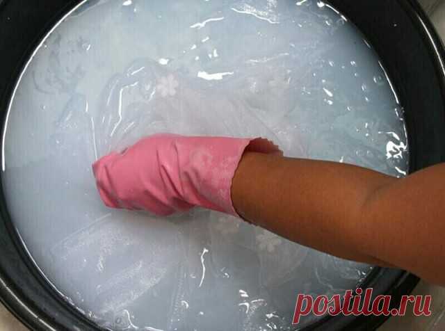 Не выбрасывай пожелтевшие занавески!
Немедленно окуни их в зеленку…
Источник Золушка
Опытные хозяйки знают, что ничто не вечно, и белоснежность тюля в том числе… Приобрести новый никогда не поздно, а вот попытаться вернуть любимым занавескам прежнюю свежесть всё же стоит!
Благо существует действенный метод избавления такого деликатного предмета интерьера от грязно-желтых пятен. Всё, что тебе понадобится, — это обыкновенная зеленка! Нет, тебе не послышалось.
Как отбелить тю...