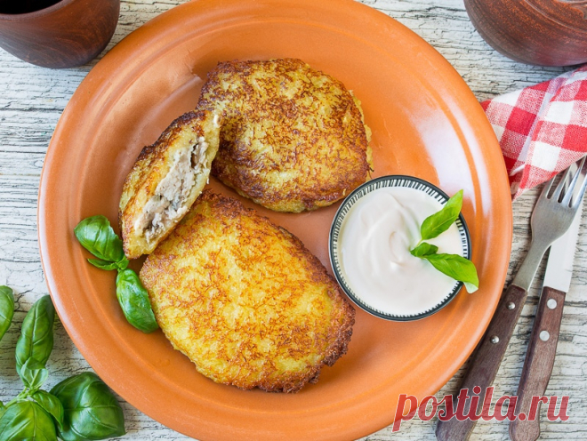 ​Драники с курицей и грибами Ингредиенты (на 4 порции):Основа:картофелина средняя – 8 шт.луковица средняя – 1 шт. соль по вкусу
⠀ Начинка: куриный фарш – 450 грамм луковица маленькая – 1 шт. шампиньоны 150 – грамм чеснок – 1 зубчик соль по вкусу
⠀Приготовление:
⠀ Картофель...