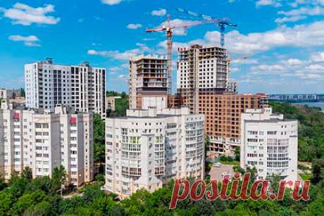 Россияне стали реже вкладываться в недвижимость. За последний год в России зафиксировали спад количества зарегистрированных жилищных кредитов. С января по август число ипотечных сделок превысило показатель за аналогичный период прошлого года на 31 процент, а количество договоров долевого участия — на 36 процентов. По итогам первого полугодия разрыв был существеннее.