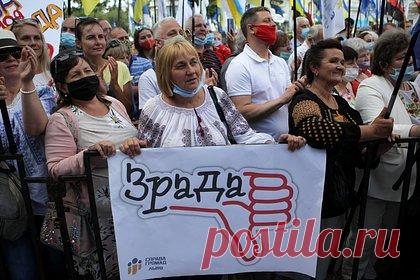 На Украине признали невозможность полностью запретить русский язык. Глава Совета национальной безопасности и обороны (СНБО) Украины Алексей Данилов признал невозможность полностью запретить русский язык в стране, разрешив общаться на нем в быту. По его мнению, сила Украины заключается в многонациональности, но никто не имеет права доминировать.