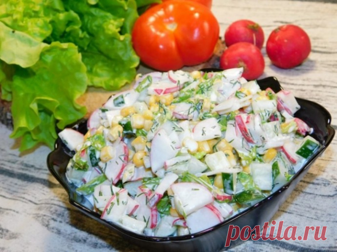Быстрый весенний салат с редисом и кукурузой