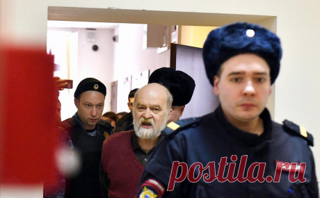 Диссидента Скобова арестовали за пост о Крымском мосту. Советский политзаключенный Скобов обвинен в оправдании терроризма. Поводом стали посты о взрыве на Крымском мосту, 66-летнему диссиденту грозит до семи лет. В знак протеста он отказался встать перед судьей и отвечать на вопросы