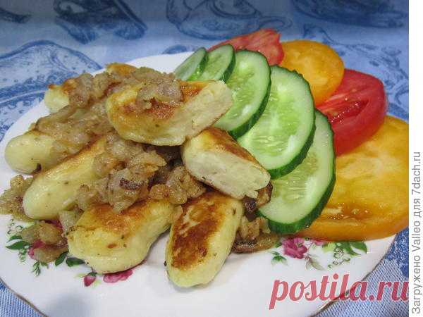 Картофельные пальчики - любимое блюдо нашей семьи Как говорила героиня моего любимого фильма: «Картошка жареная, вареная, пюре. Картофель фри, картофель пай...». Перечислить можно бесконечное множество блюд! Хочу предложить еще одно — картофельные пальчики! Это блюдо мы готовим из поколения в поколение...