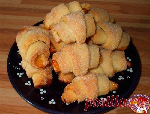 Рассыпчатые творожные рогалики