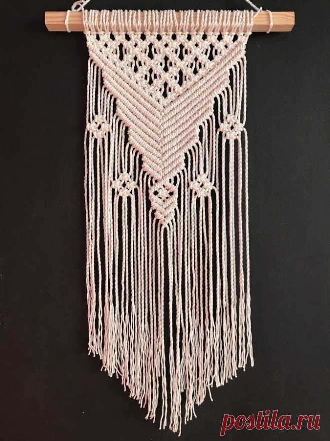 Makrama, Makatka, Ozdoba Na Ścianę - Biały, Fioletowy Oraz Neutralny | Whiteowlknot | Artykuły Dekoracyjne | Mustache.pl