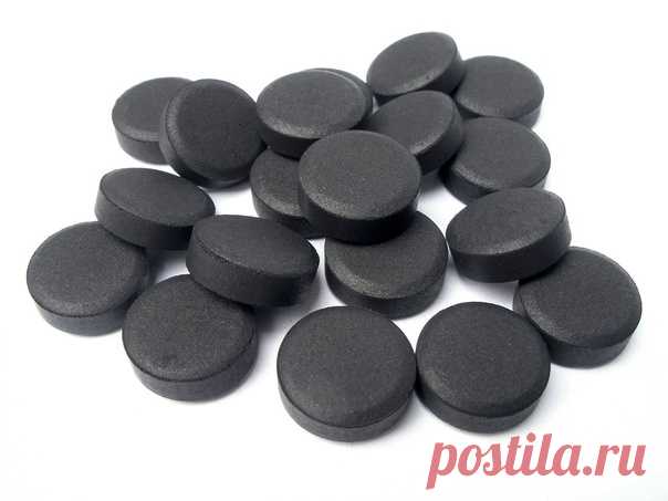 Отбеливаем зубы в домашних условиях 

 Одним из проверенных средств отбеливания является активированный уголь. Но его еще активно применяют для безопасного домашнего осветления эмали.

 Вариантов использования несколько:
Показать полностью...