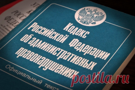 В Приморье завели дело из-за принуждения школьников бегать в химзащите. Прокуратура отреагировала на применение физруком недопустимых методов воспитания.