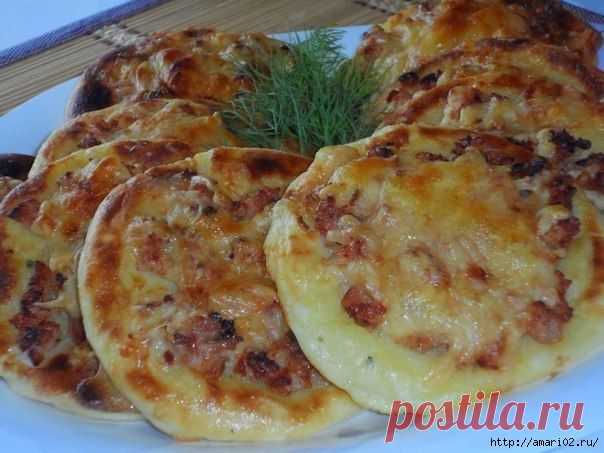 Ватрушки картофельные с куриной начинкой..