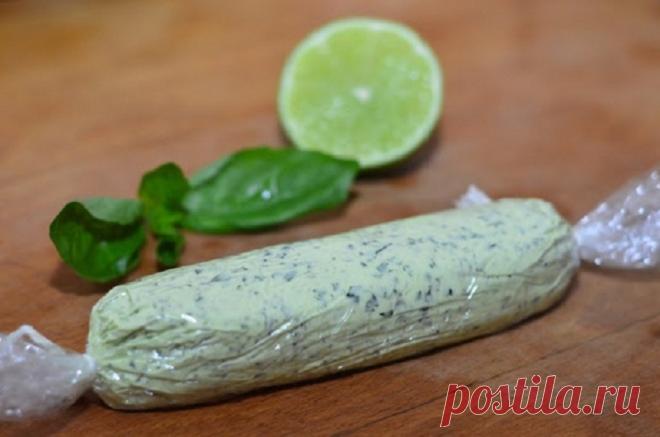 Составное масло с базиликом, луком и лаймом