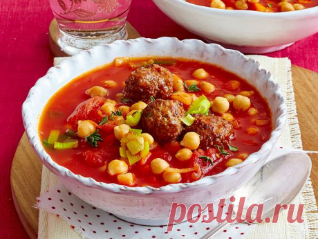 Kichererbsen-Tomaten-Eintopf mit Hackbällchen Rezept  | LECKER Unser beliebtes Rezept für Kichererbsen-Tomaten-Eintopf mit Hackbällchen und mehr als 65.000 weitere kostenlose Rezepte auf LECKER.de.