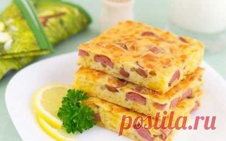 Пирог с сыром и сосисками