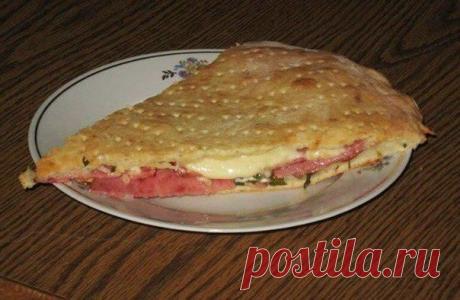 Как приготовить пирог с творогом, сыром и салями («кальцоне») - рецепт, ингридиенты и фотографии