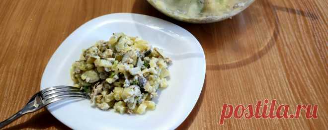 Рыбный салат с огурцом и картофелем