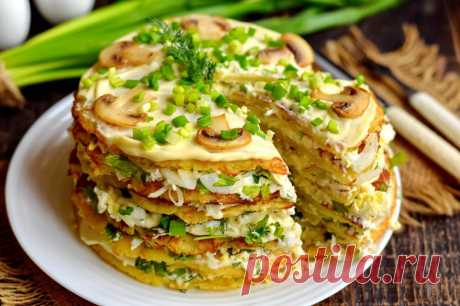 Закусочный картофельный торт с начинкой Рецепт закусочного блинного торта с начинкой. Блины создаем из тертого картофеля, жарим поочередно на сковороде. Прослаиваем их начинкой из яиц, мягкого сыра, зелени и маринованного лука, который придает блюду особый резкий и кисло-сладкий вкус. Блюдо просто идеально подойдет для праздничного стола, оно сытное и аппетитное, имеет привлекательный внешний вид.