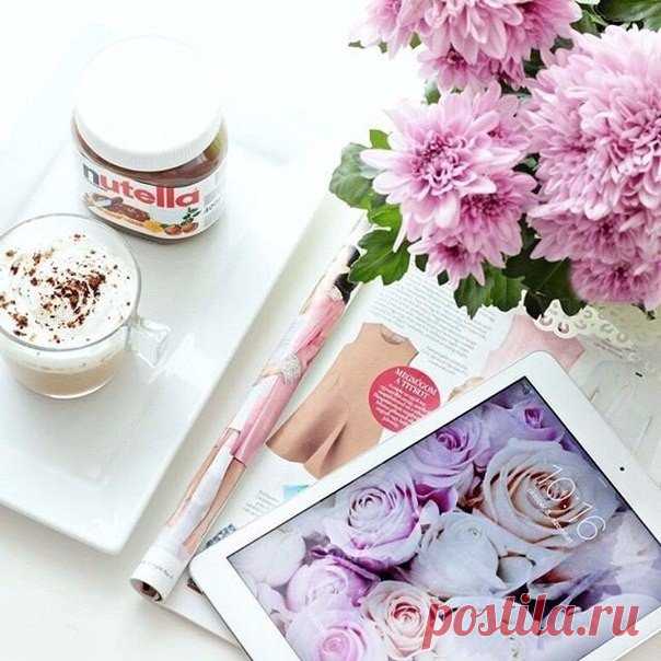 100 самых романтичных книг. 💕 1. «Человек, который смеётся» Виктор Гюго 2. «Одиночество в Сети» Я. Вишневский 3. «Один день» Николас Спаркс 4. «Триумфальная арка» Э.М. Ремарк 5. «Три товарища» Э.М. Ремарк 6. «Гранатовый браслет» Куприн 7. «Медея и ее дети» Улицкая. 9. «Отверженные» Виктор Гюго 10. «Жена путешественника во времени» Одри Ниффенеггер 11. «Анна Каренина» Л.Н. Толстой 12. «Унесенные ветром» М. Митчелл 13. «Джейн Эйр» Ш. Бронте 14. «Грозовой перевал» Э. Бронте 15. «Поющие в…