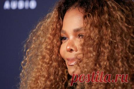 Джанет Джексон рассказала об издевательствах со стороны Майкла Джексона. Певица Джанет Джексон в новом документальном фильме под названием Janet Jackson рассказала об издевательствах со стороны ее брата Майкла Джексона. Исполнительница завила, что родственник оскорблял ее из-за лишнего веса, называя ее свиньей, лошадью, шлюхой и коровой. Она пояснила, что он смеялся над ее фигурой.