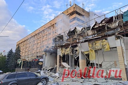История со спасенным в Краматорске котом оказалась фейком. В сети распространились сообщения о том, что некая девушка спасла в Краматорске своего кота. Пользователи активно растиражировали данную историю в соцсетях и мессенджерах, однако она оказалась фейком. В действительности размещенный в сети снимок был сделан в мае 2011 года в США после мощного торнадо.
