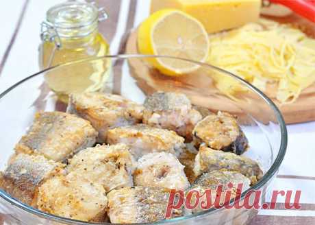 Рыба запеченная

Ингредиенты

Рыба 1 кг
Яйцо куриное 3 шт.
Масло растительное 3 ст. л.
Лимон 1/5 шт.
Сметана 150 мл
Масло сливочное 20 г
Сыр твердых сортов 80 г
Сухари панировочные 3 ст. л.
Мука пшеничная 100 г
Соль, смесь перцев по вкусу
Укроп свежий 1/2 пуч.

Рыба, запеченная в яично-молочном соусе, - это не просто вкусно. Это ОЧЕНЬ вкусно и полезно. К тому же, такая рыба эффектно смотрится на столе. Так что, нужно готовить запеченную рыбу непременно!

Я совершенно точно...