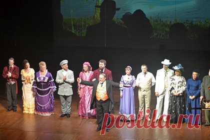 На «Островский Fest» в Кинешме выступит Сергей Безруков. В Ивановской области открылся III Международный фестиваль камерных театральных форм «Островский Fest». Мероприятие в Кинешме началось с лазерного шоу и спектакля «Апология абсурда» московской театральной группы «Подтекст». В зале театра имени Островского показали арт-фантазию с образами города.