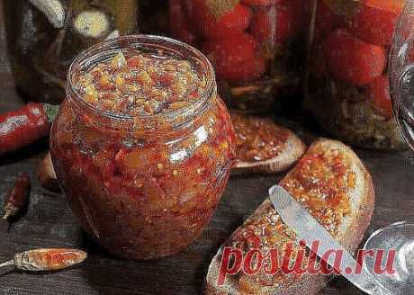 Как правильно приготовить баклажанную икру.поверьте,это очень вкусно.Вам понравится. 
 
Для приготовления понадобится: 
 4 средней величины баклажана 
2 средние луковицы 
5-6 помидор (и 
 2 ст лож томатной пасты 
1 средний болгарский сладкий перец 
5-6 зубцов чеснока 
120-150 гр подсолнечного масла 
Соль, сахар по вкусу, острый перец – по желанию 
Приступаем к приготовлению: 
Снимем с них «головы» и шкурку, нарежем сначала пластинами, сложим их, порежем на полоски вдоль, затем кубиками поперек.