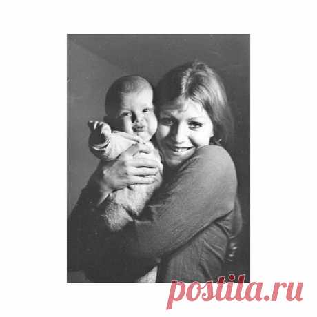 Как выглядит 45-летний сын Анны Герман, который унаследовал ее музыкальный талант | Femmie
